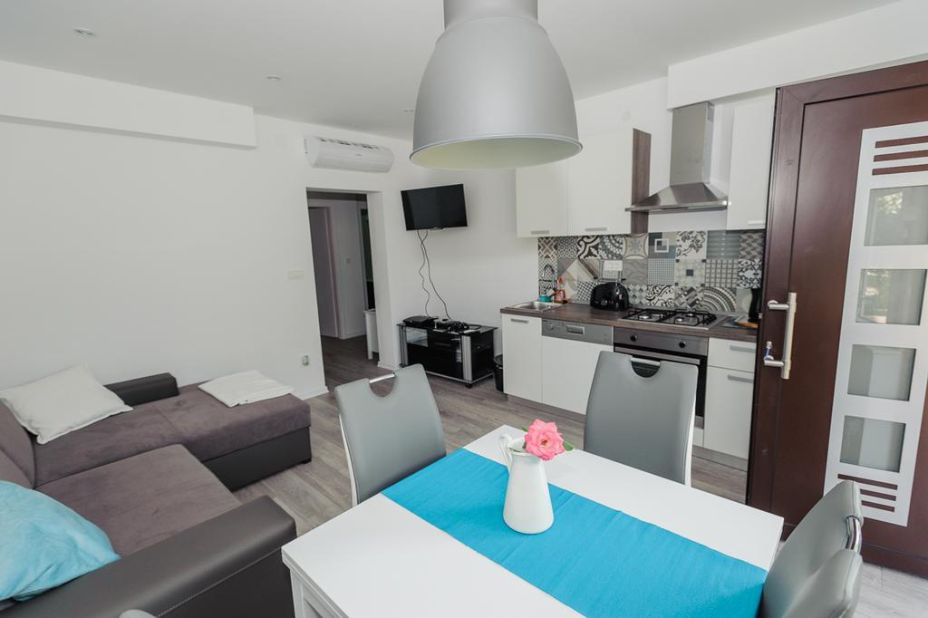 Dadule Apartments Podstrana Oda fotoğraf